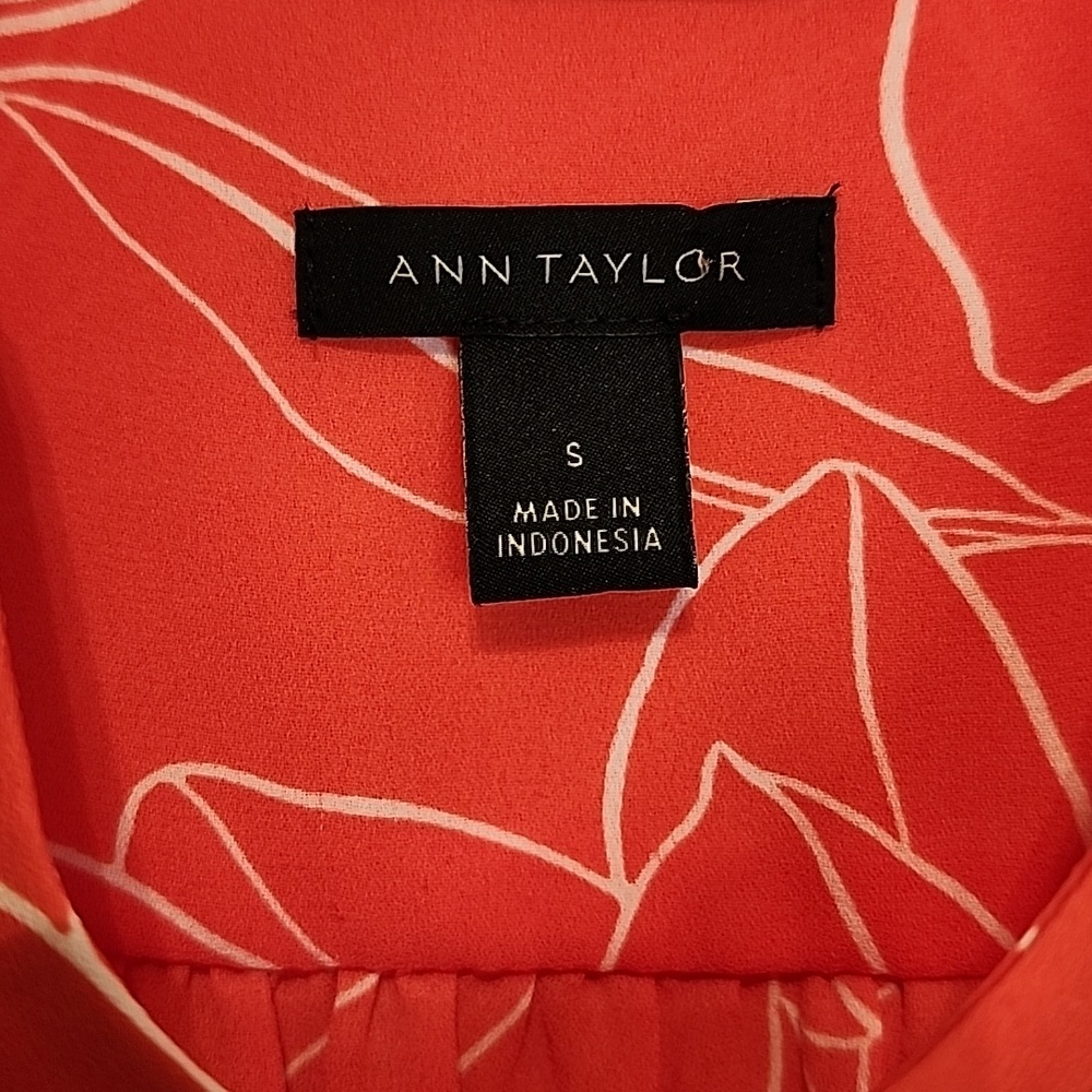 Ann Taylor Coral Red Floral Long-Sleeve Blouse Feminine Graceful Classy Rich - Picture 2 of 8